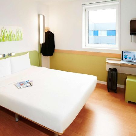 Ibis Budget Cergy St Christophe Экстерьер фото