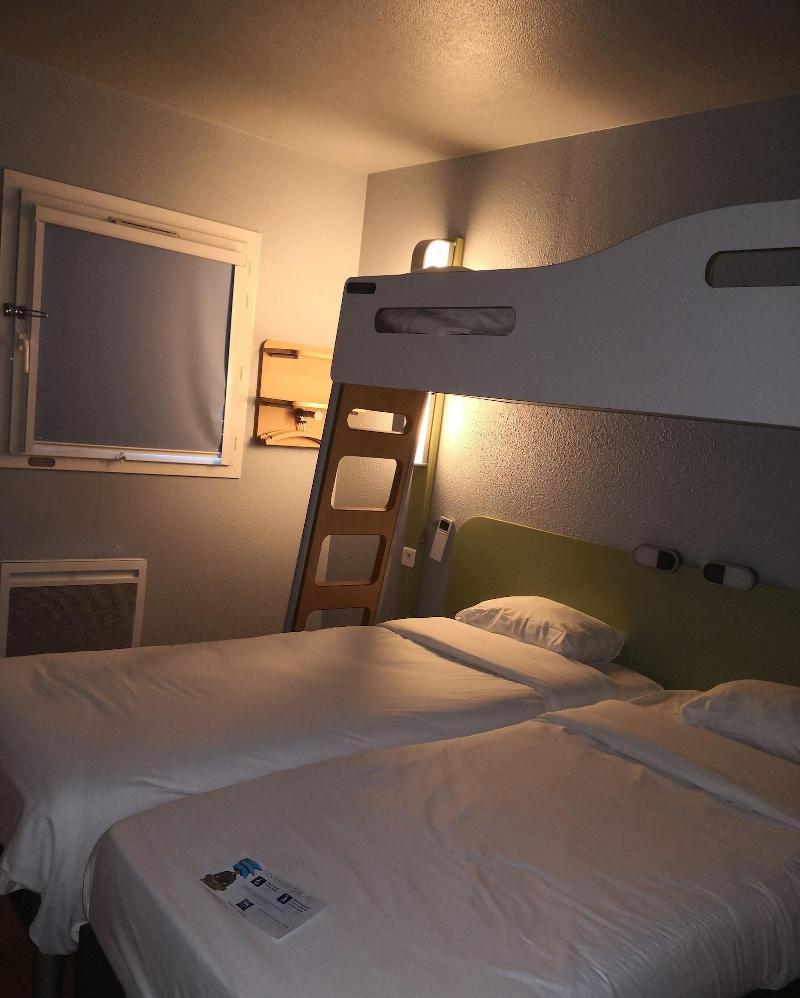 Ibis Budget Cergy St Christophe Экстерьер фото