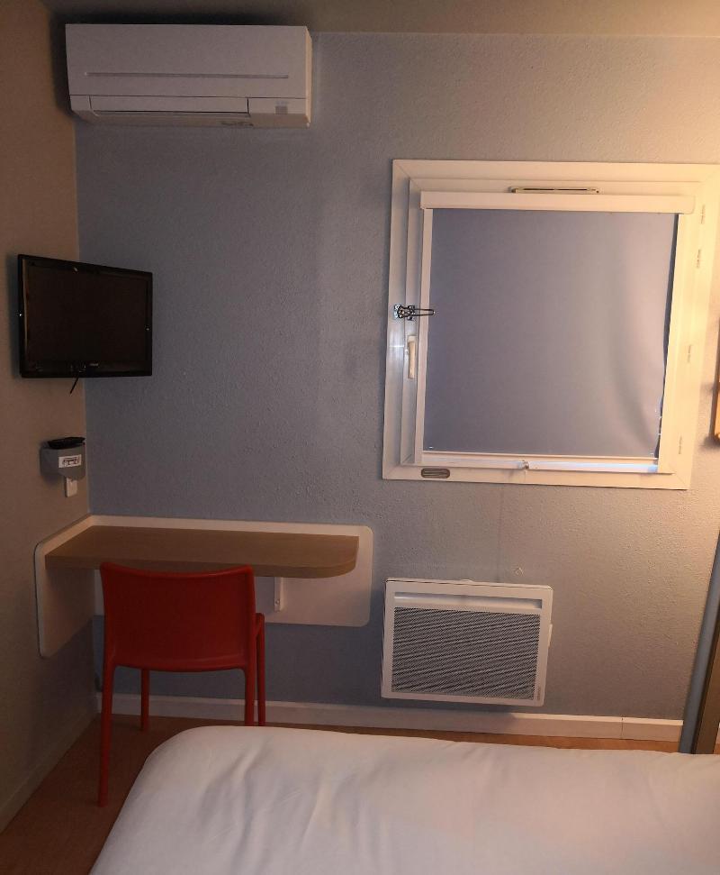 Ibis Budget Cergy St Christophe Экстерьер фото