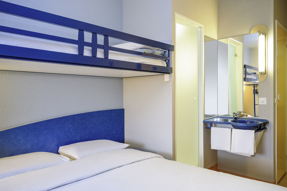 Ibis Budget Cergy St Christophe Экстерьер фото