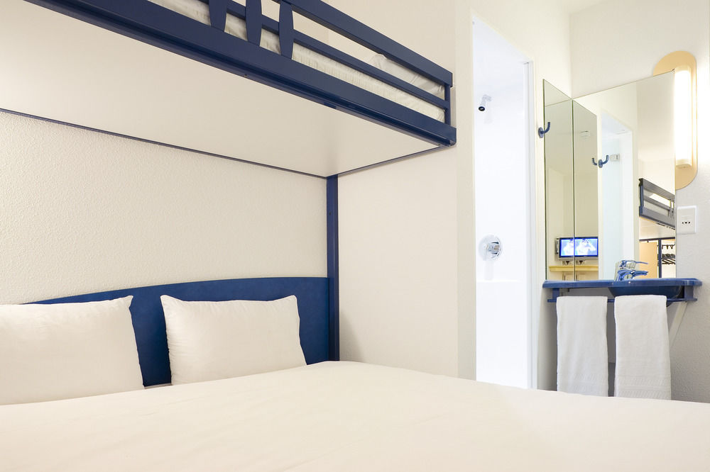 Ibis Budget Cergy St Christophe Экстерьер фото