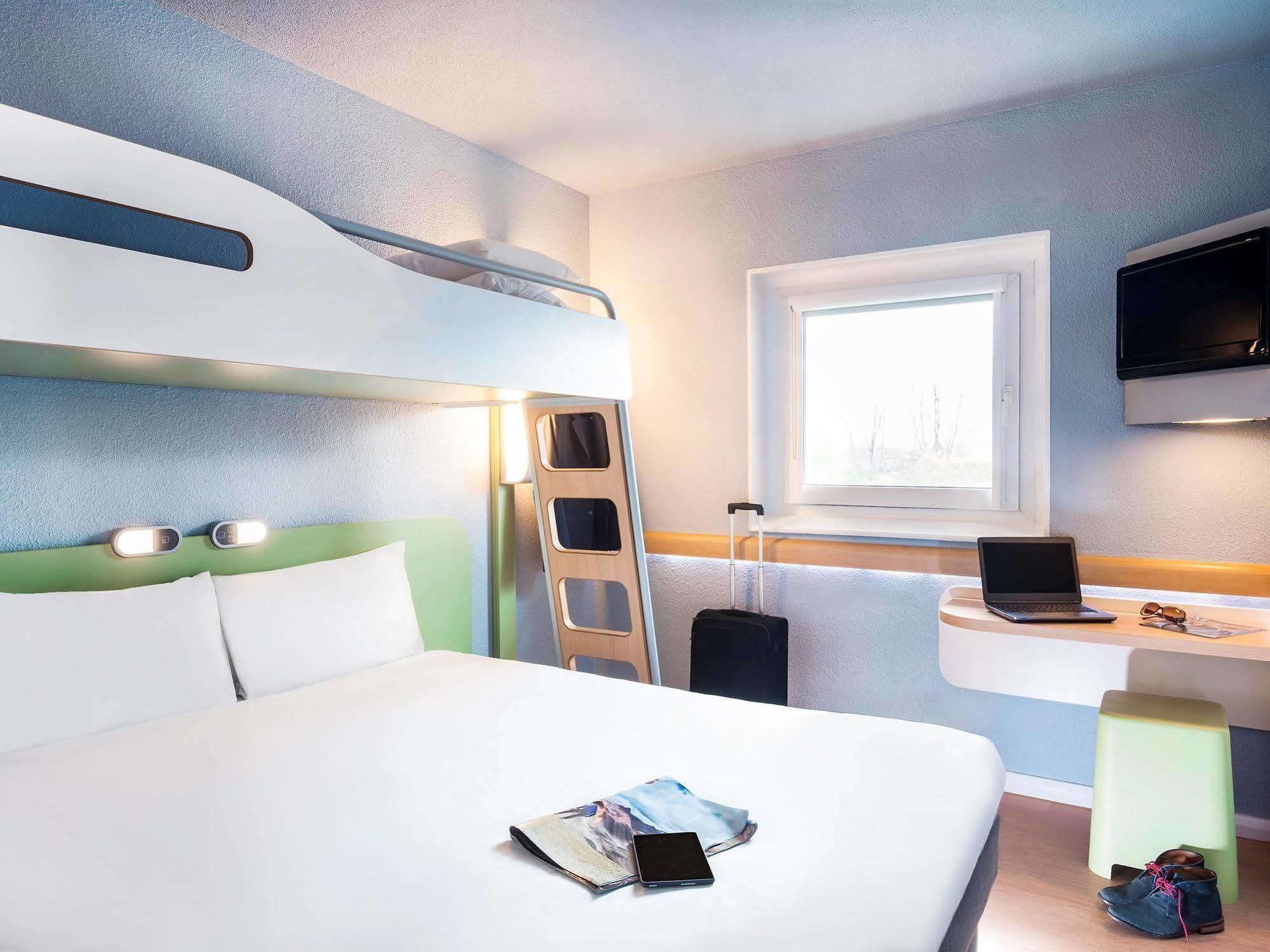 Ibis Budget Cergy St Christophe Экстерьер фото