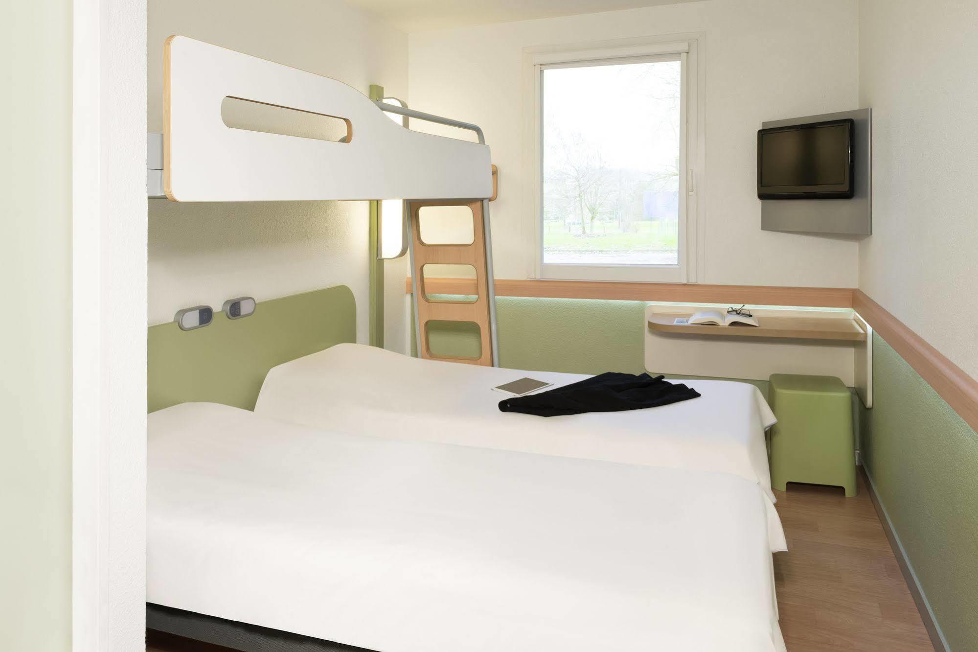 Ibis Budget Cergy St Christophe Экстерьер фото